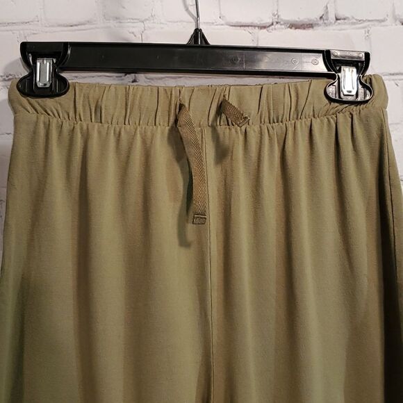 ASOS design olive green shorts - Picture 2 of 6